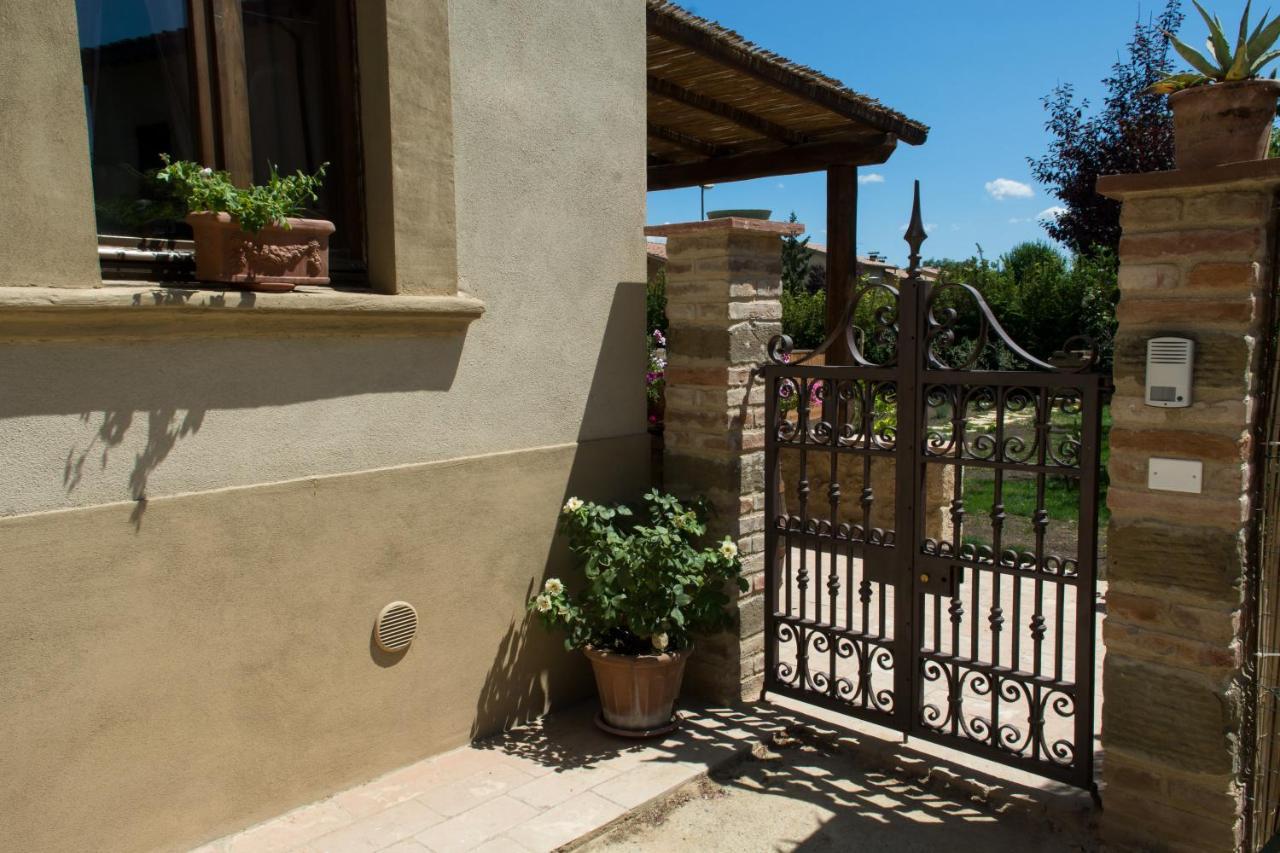 Antica Casa Del Glicine Poggibonsi Exterior foto
