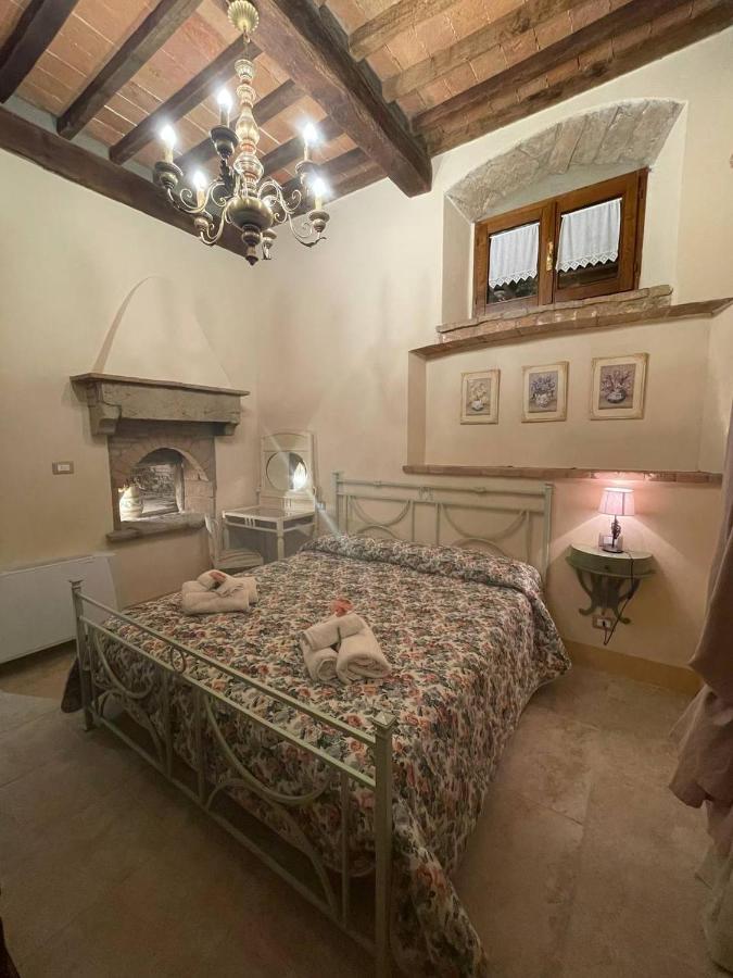 Antica Casa Del Glicine Poggibonsi Exterior foto